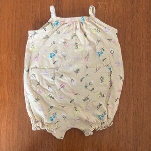 🍊5/$25 George Beige Baby Romper with Floral Accents size 0-3m